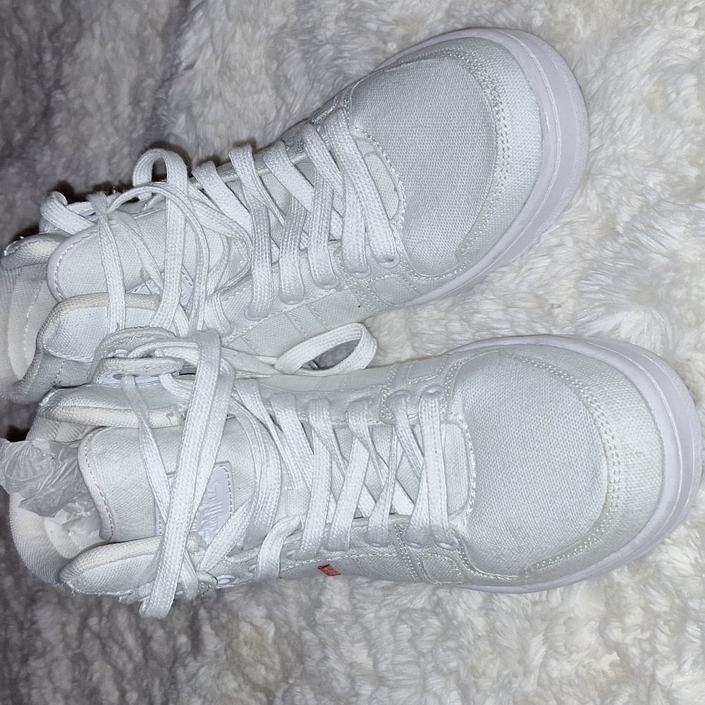 BNWOB Levis Hi-Top Sneakers Size 6.5